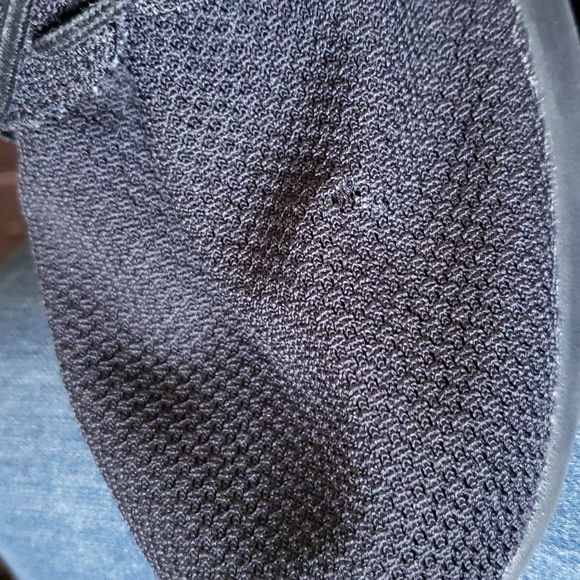 Nike Roshe men's sz.9 Pre-owned.   Black knit.  Hole left foot last picture - Picture 11 of 11